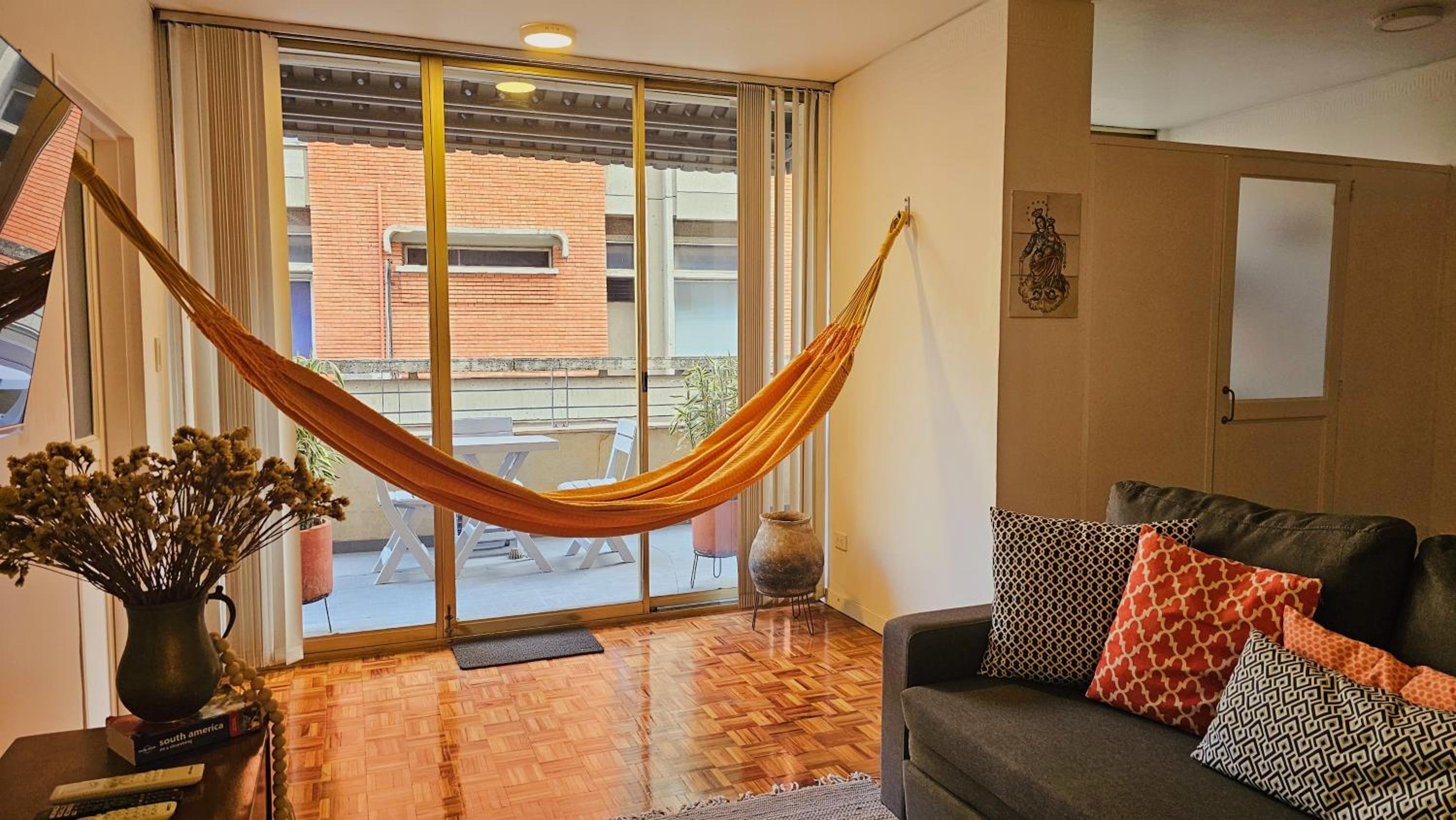Apto con terraza privada junto al Bulevar del Rio y Calle del Sabor