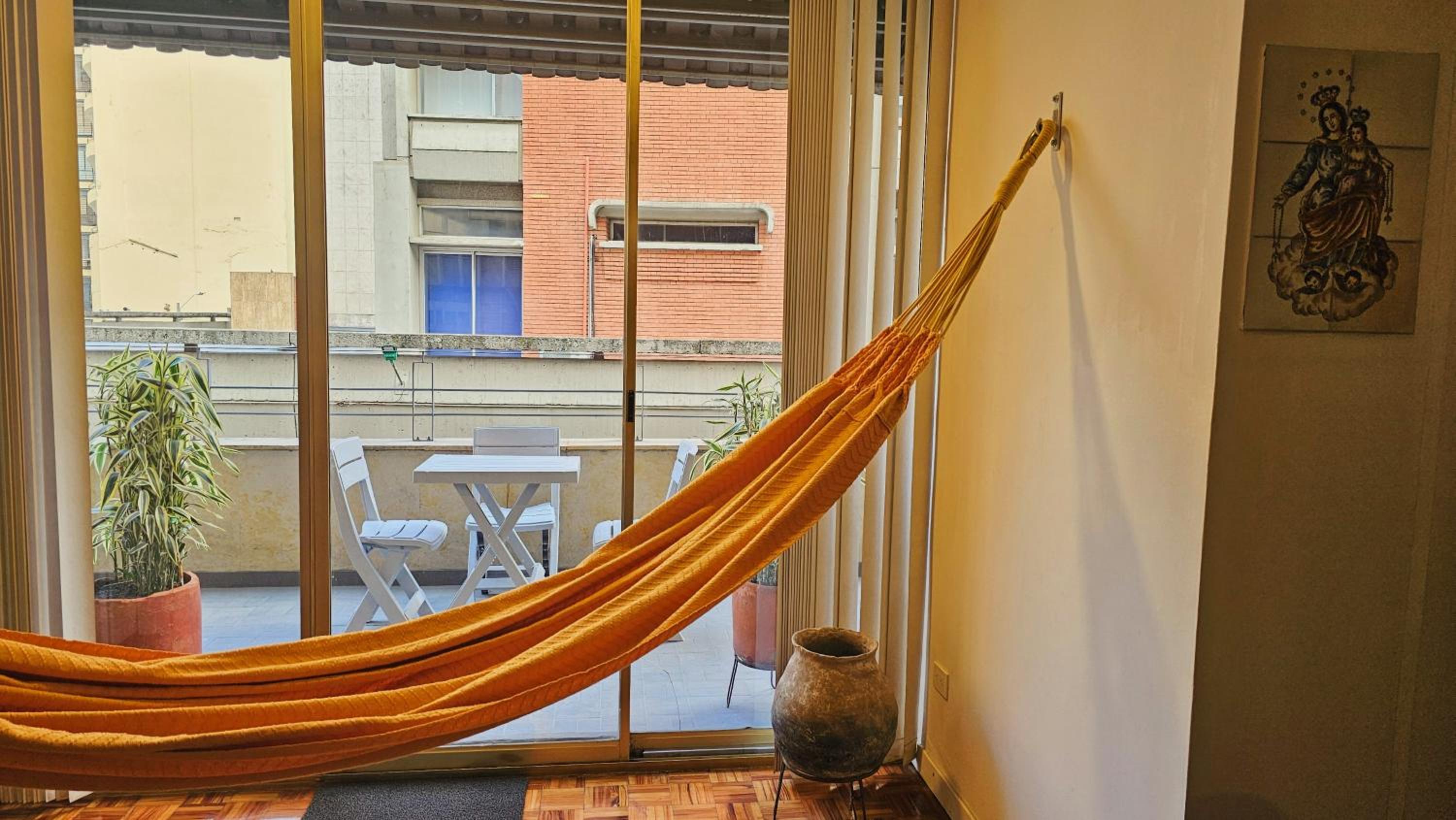 Apto con terraza privada junto al Bulevar del Rio y Calle del Sabor