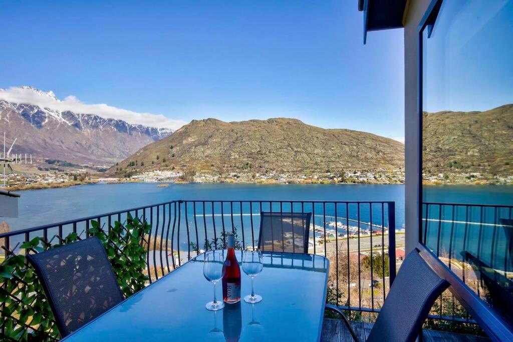 Remarkable View 3 bedroom - lake and mountain views view 4
