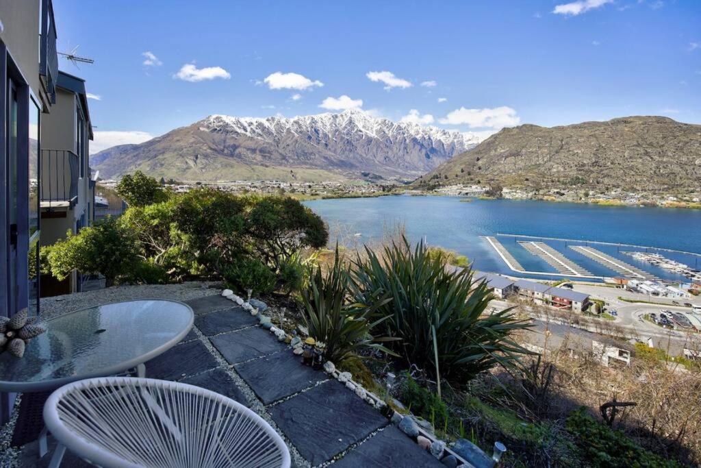 Remarkable View 3 bedroom - lake and mountain views view 5