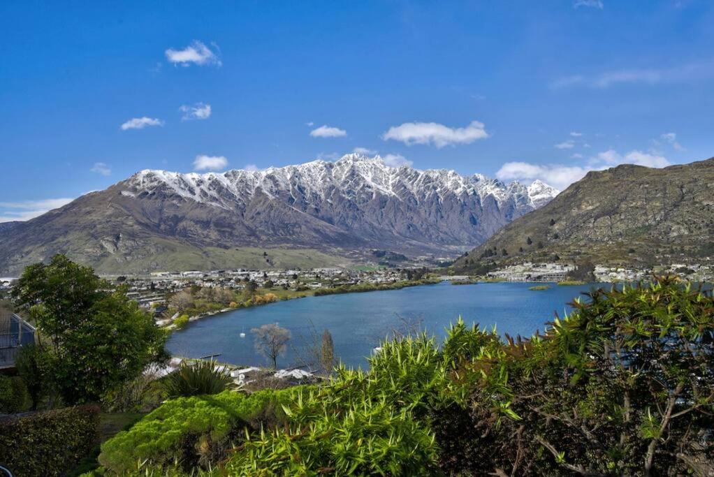 Remarkable View 3 bedroom - lake and mountain views view 2
