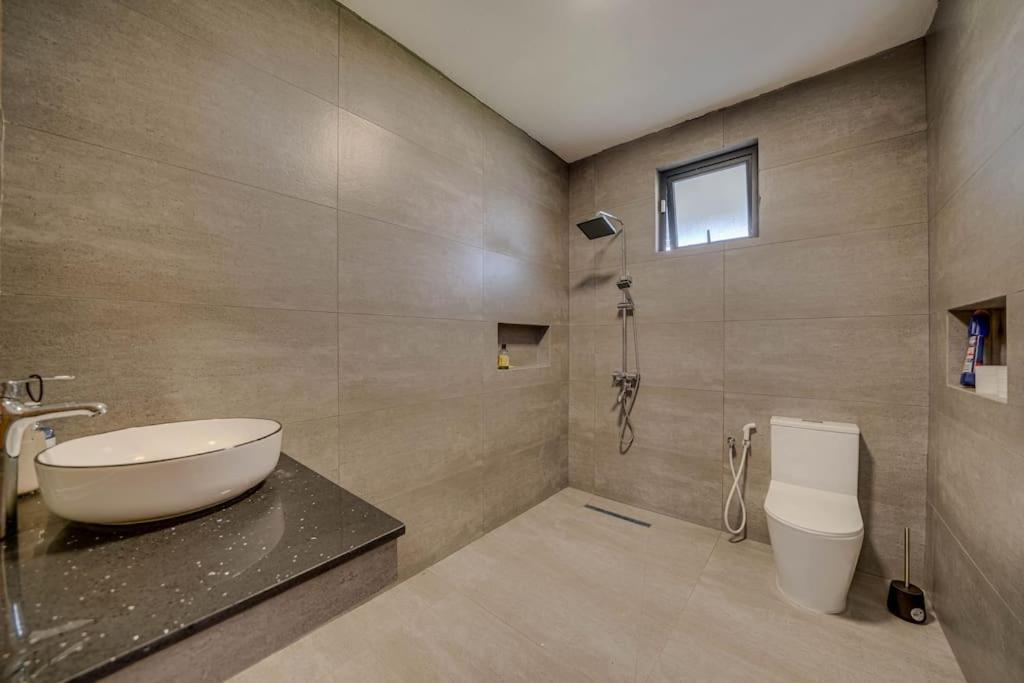 4 King Size Bed Villa with Pool & BBQ Grand Baie view 4