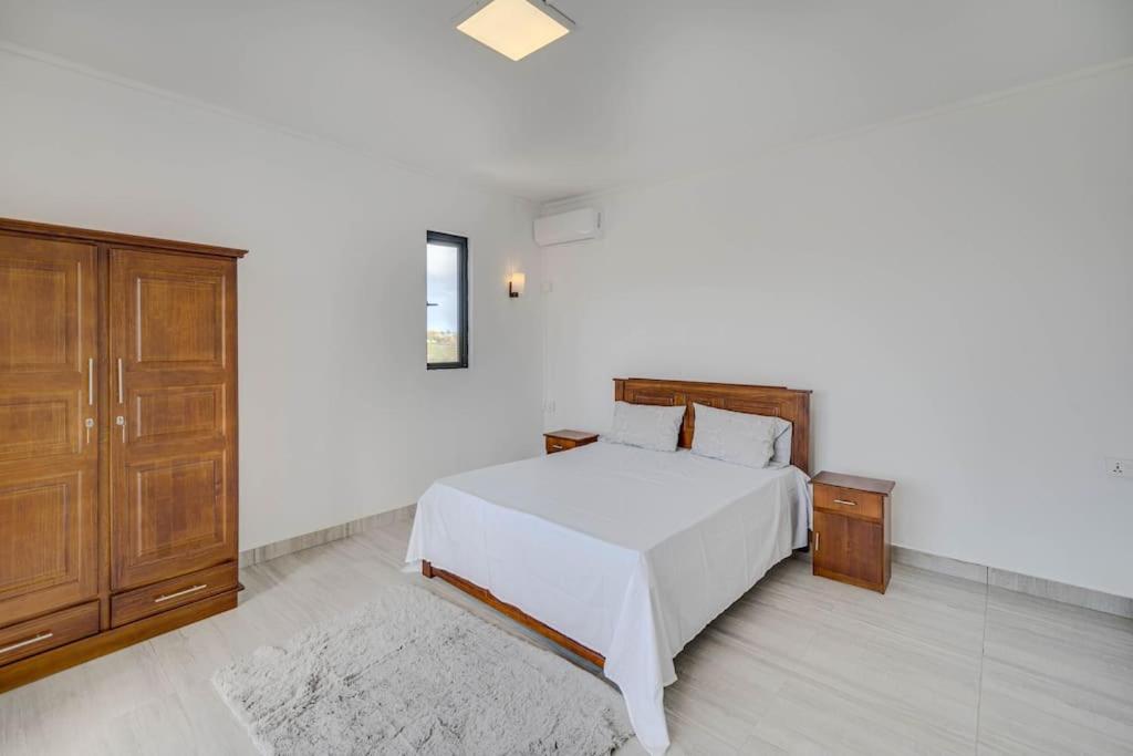 4 King Size Bed Villa with Pool & BBQ Grand Baie view 5
