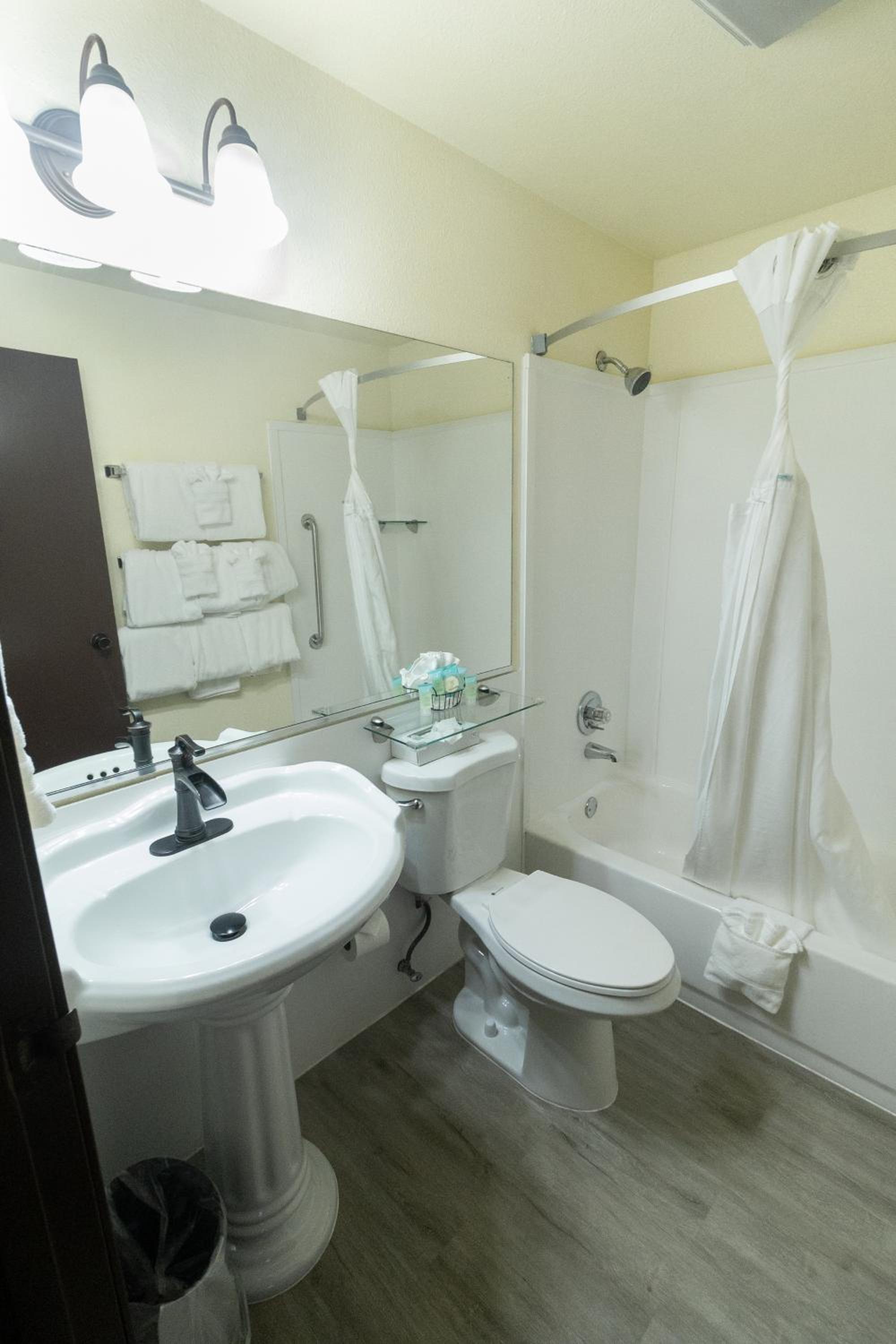 FairBridge Inn and Suites Sandpoint - Property Image 22