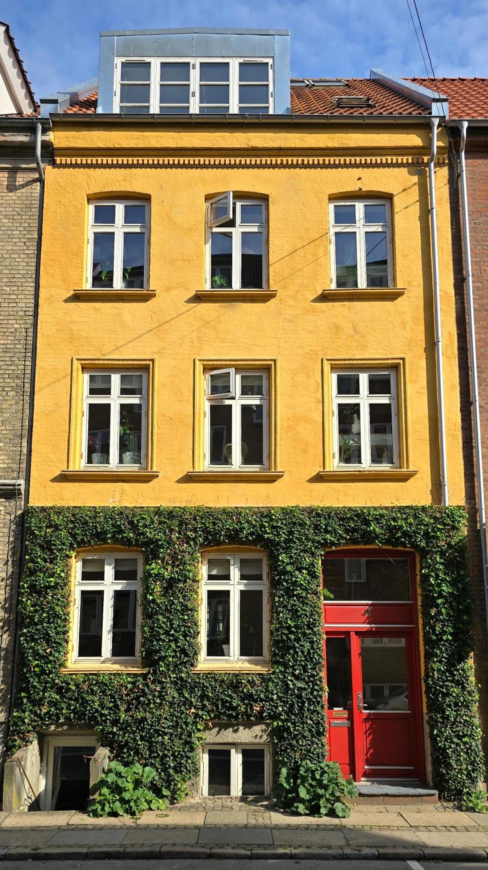 Townhouse in the Center Free Parking