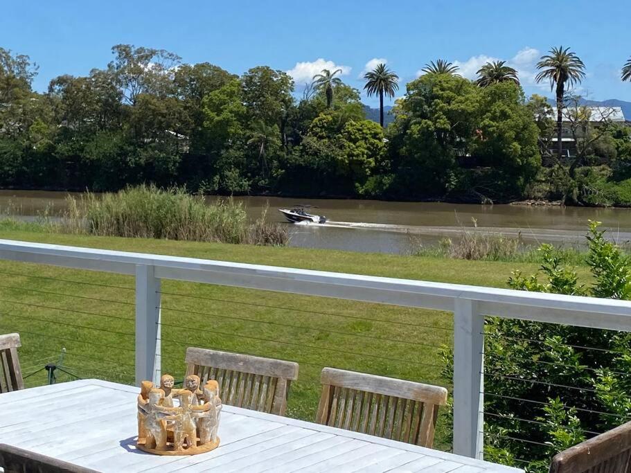 The Little River Cottage - Riverfront Retreat