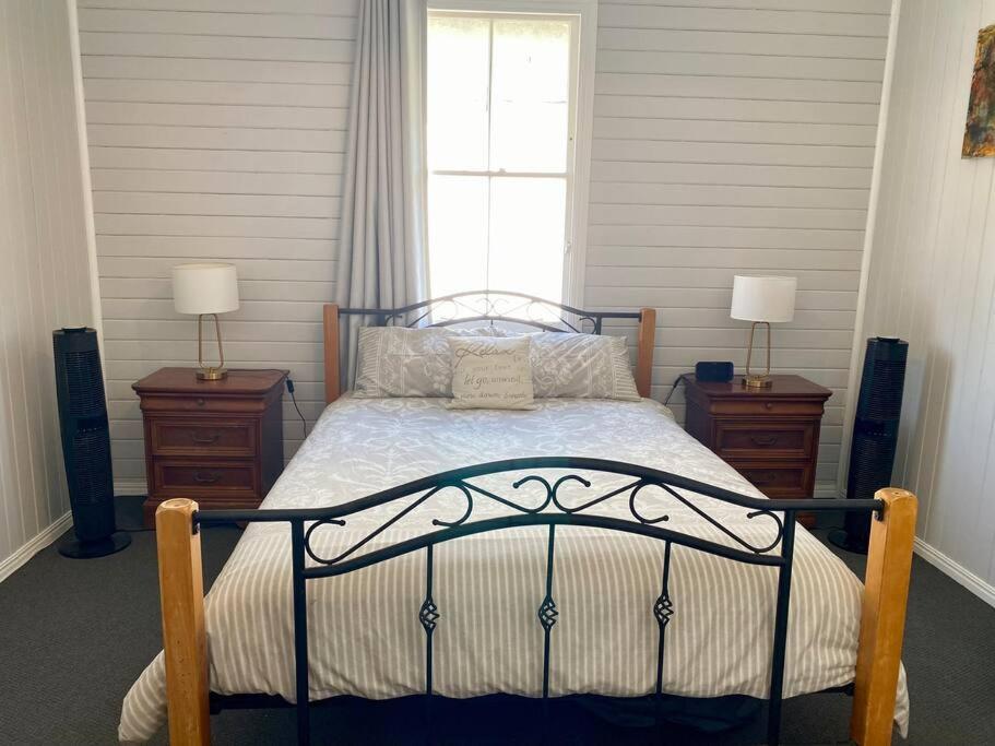 The Little River Cottage - Riverfront Retreat