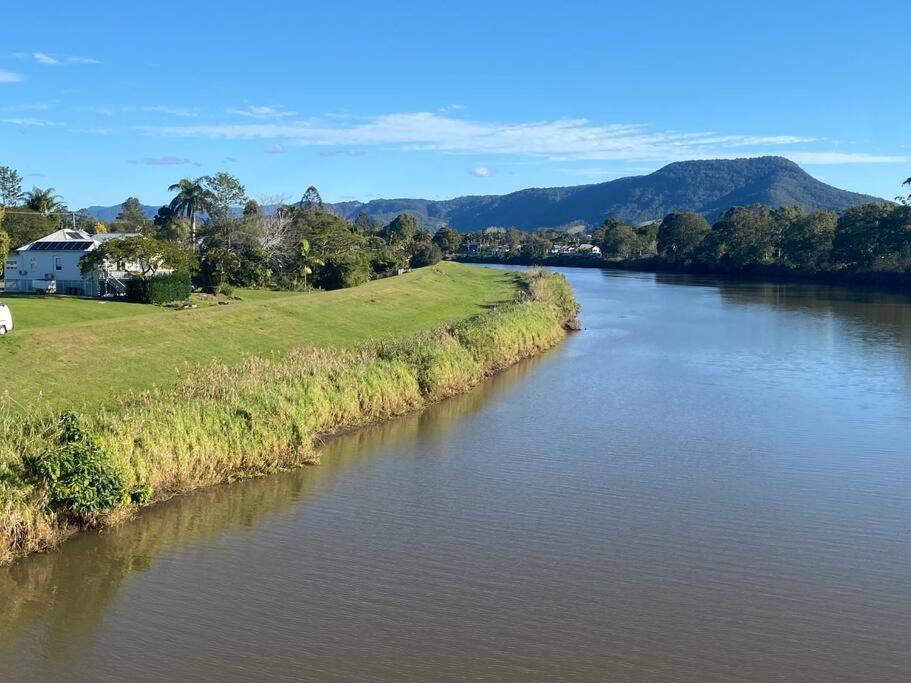 The Little River Cottage - Riverfront Retreat