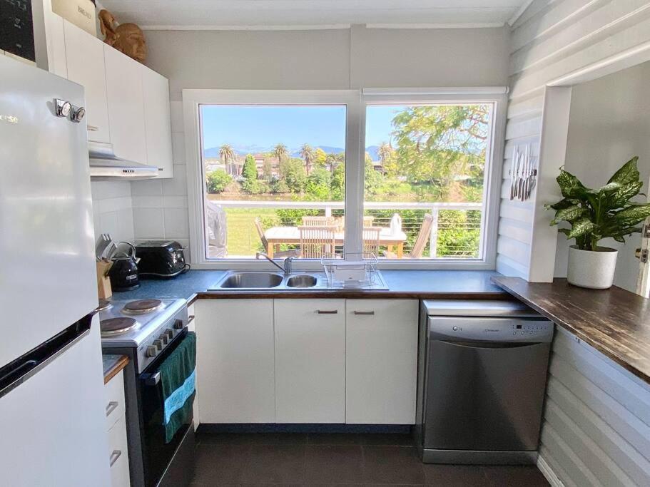 The Little River Cottage - Riverfront Retreat