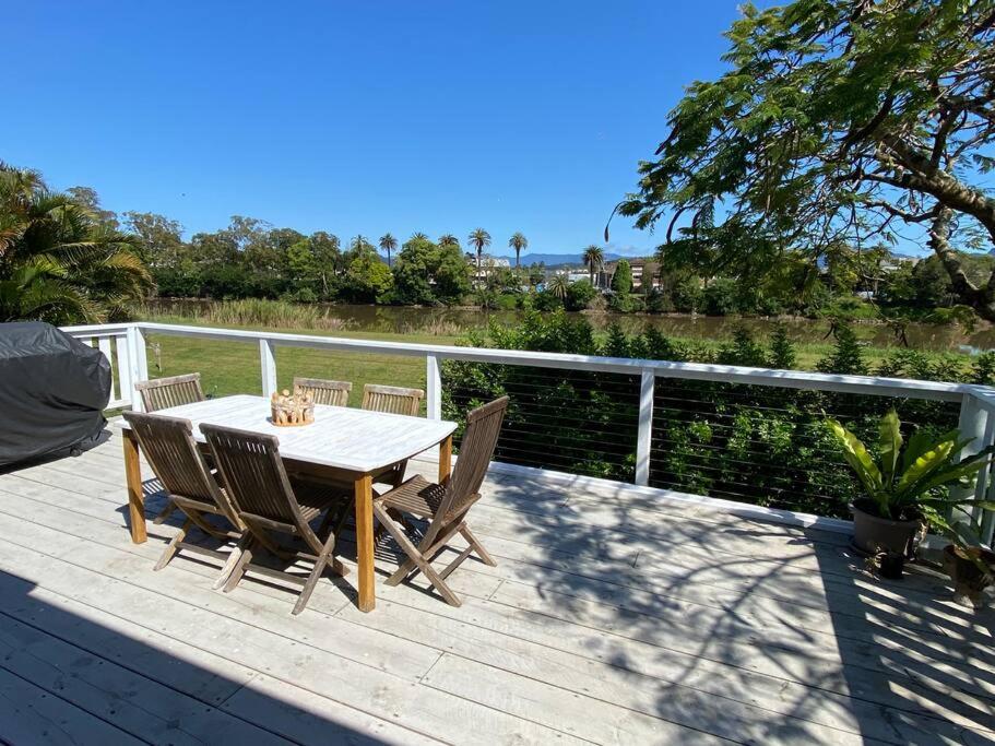 The Little River Cottage - Riverfront Retreat