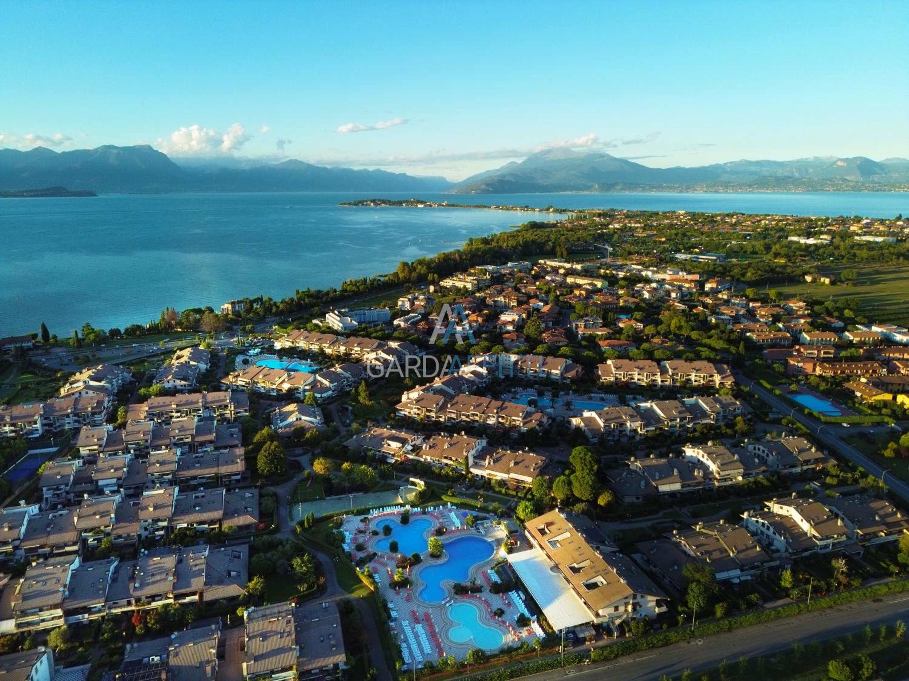 Orchidea Apt - 3 Piscine e un Bar a 200m dal Lago