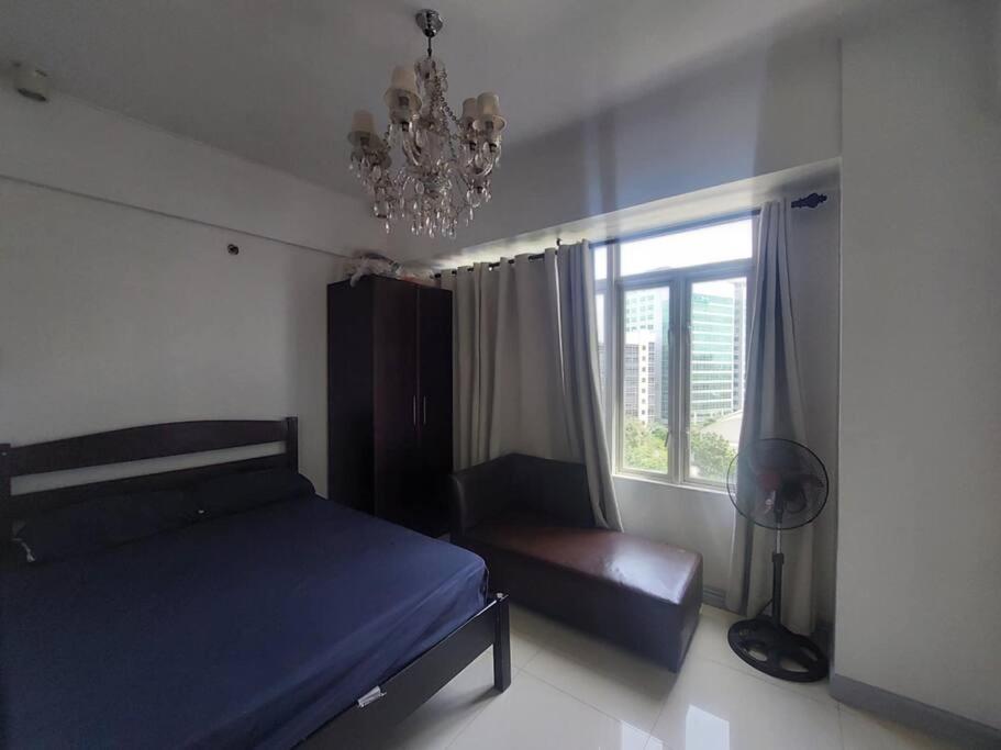 Deluxe Corner Studio Stamford McKinley Hill view 3
