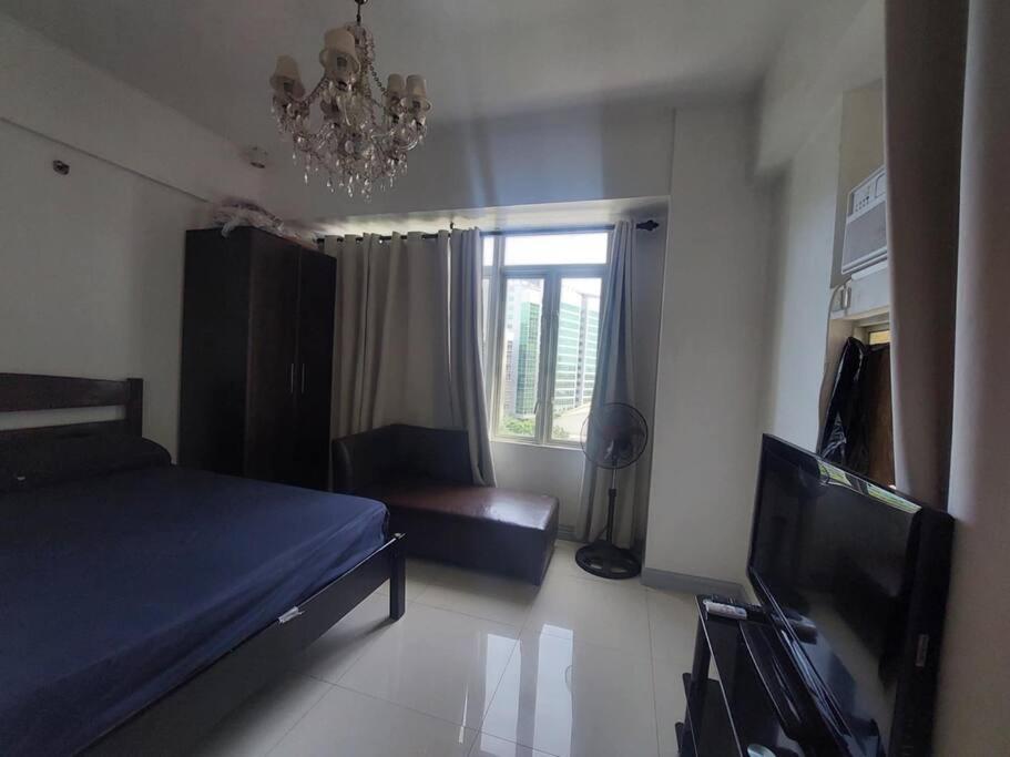 Deluxe Corner Studio Stamford McKinley Hill view 5