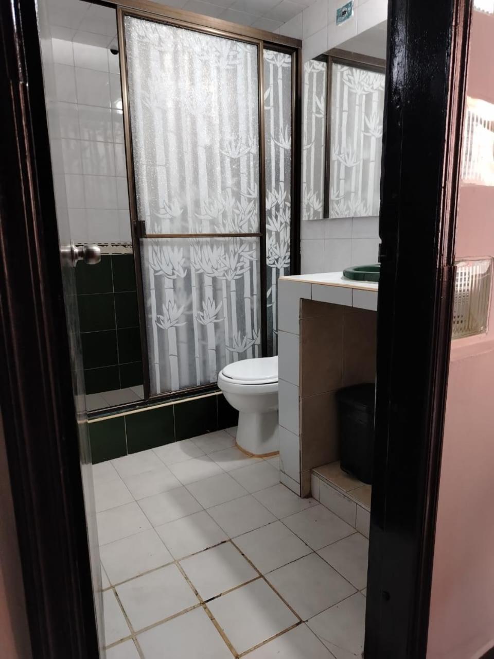 Dos Habitación independientes con Baño compartido