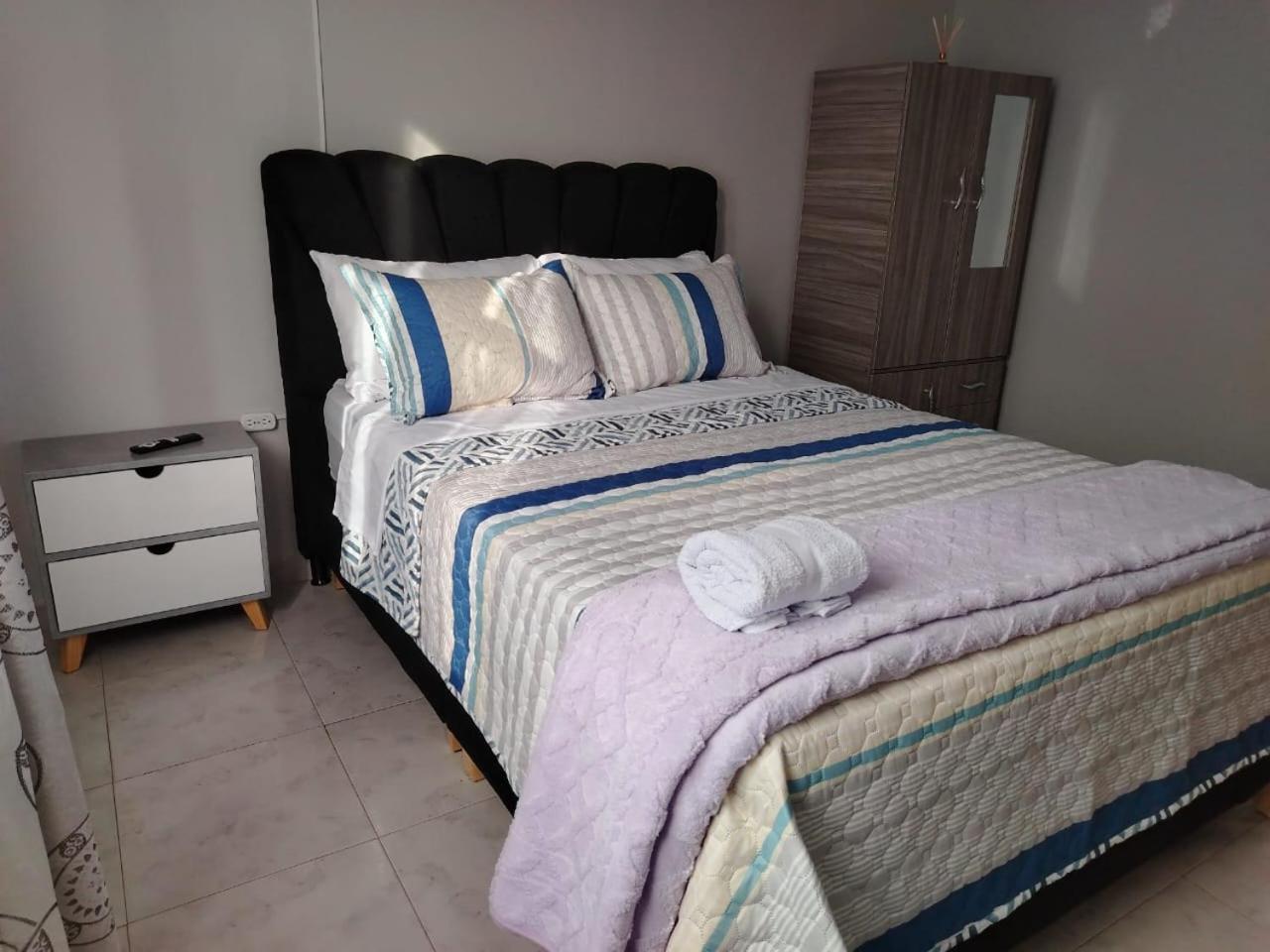 Dos Habitación independientes con Baño compartido