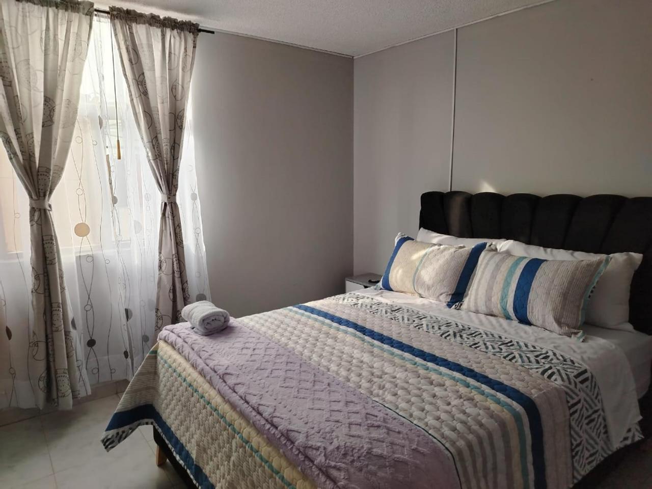 Dos Habitación independientes con Baño compartido