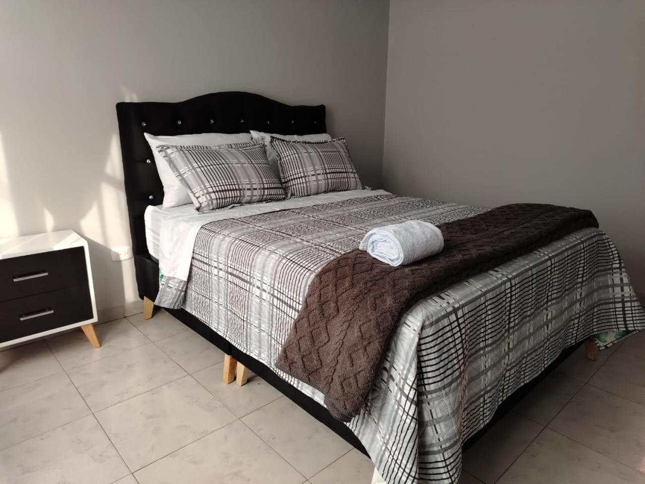 Dos Habitación independientes con Baño compartido