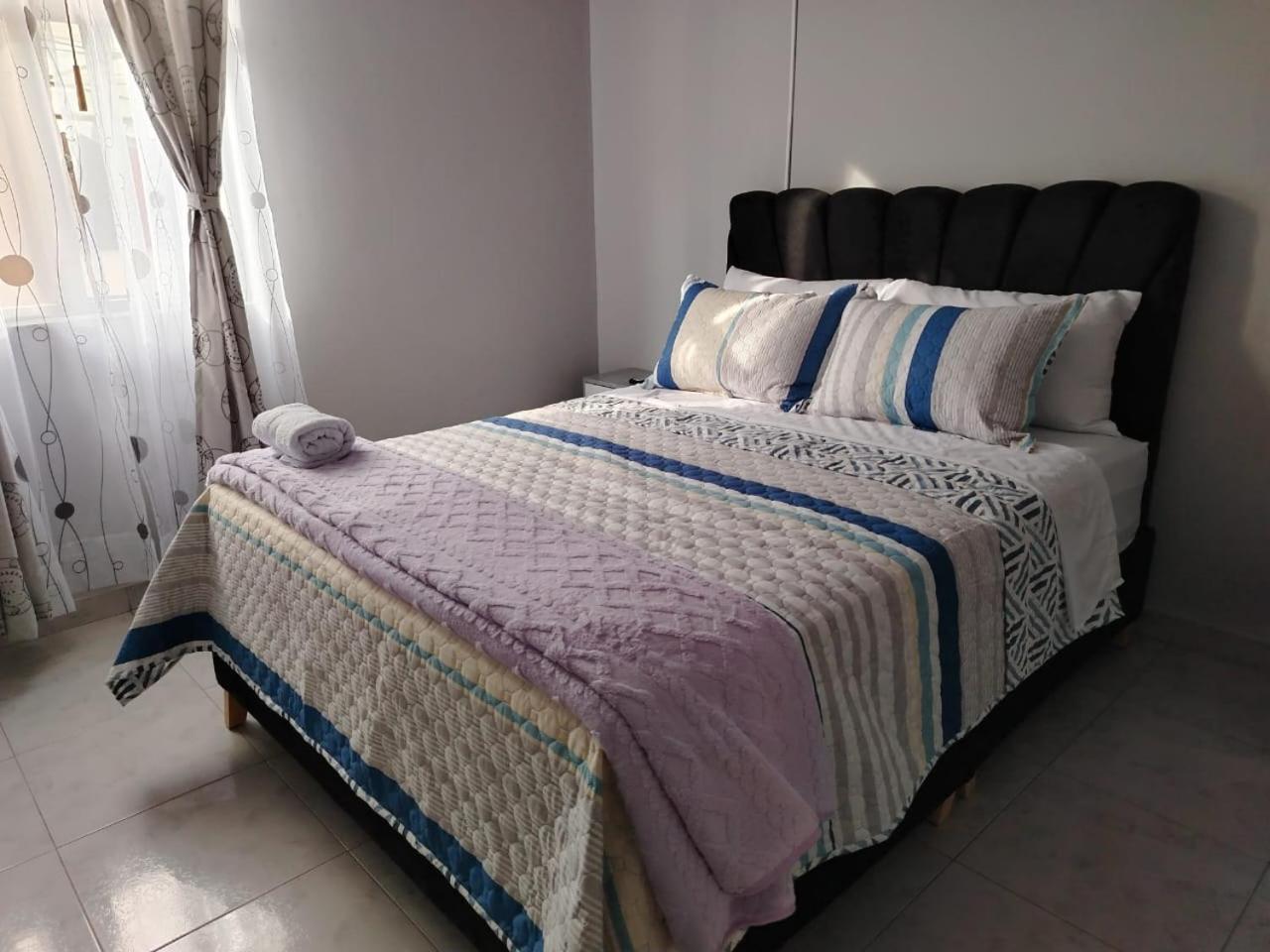 Dos Habitación independientes con Baño compartido