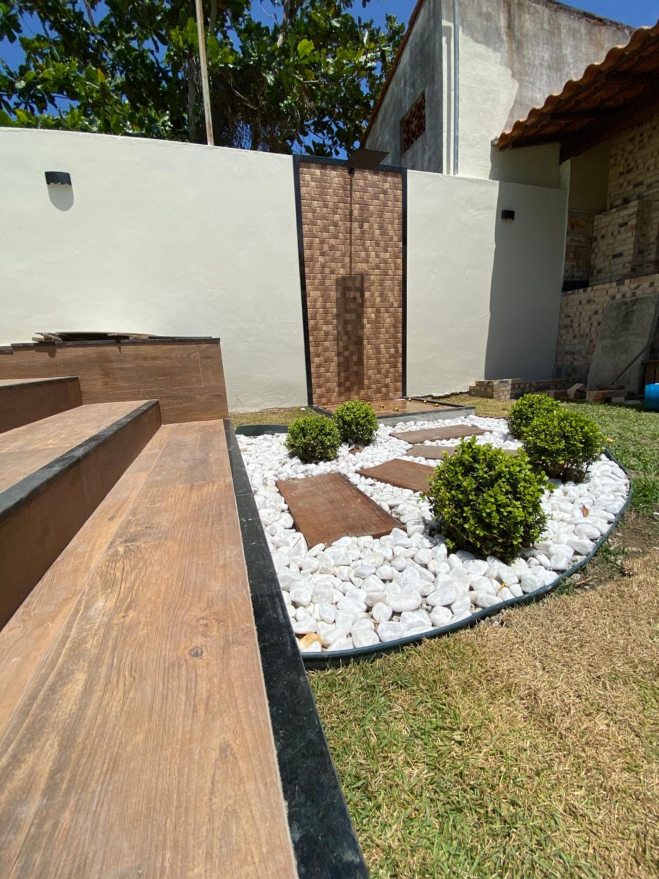 Casa com piscina, ar condicionado, campo de futebol e área gourmet a um quarteirão da lagoa de Praia Seca
