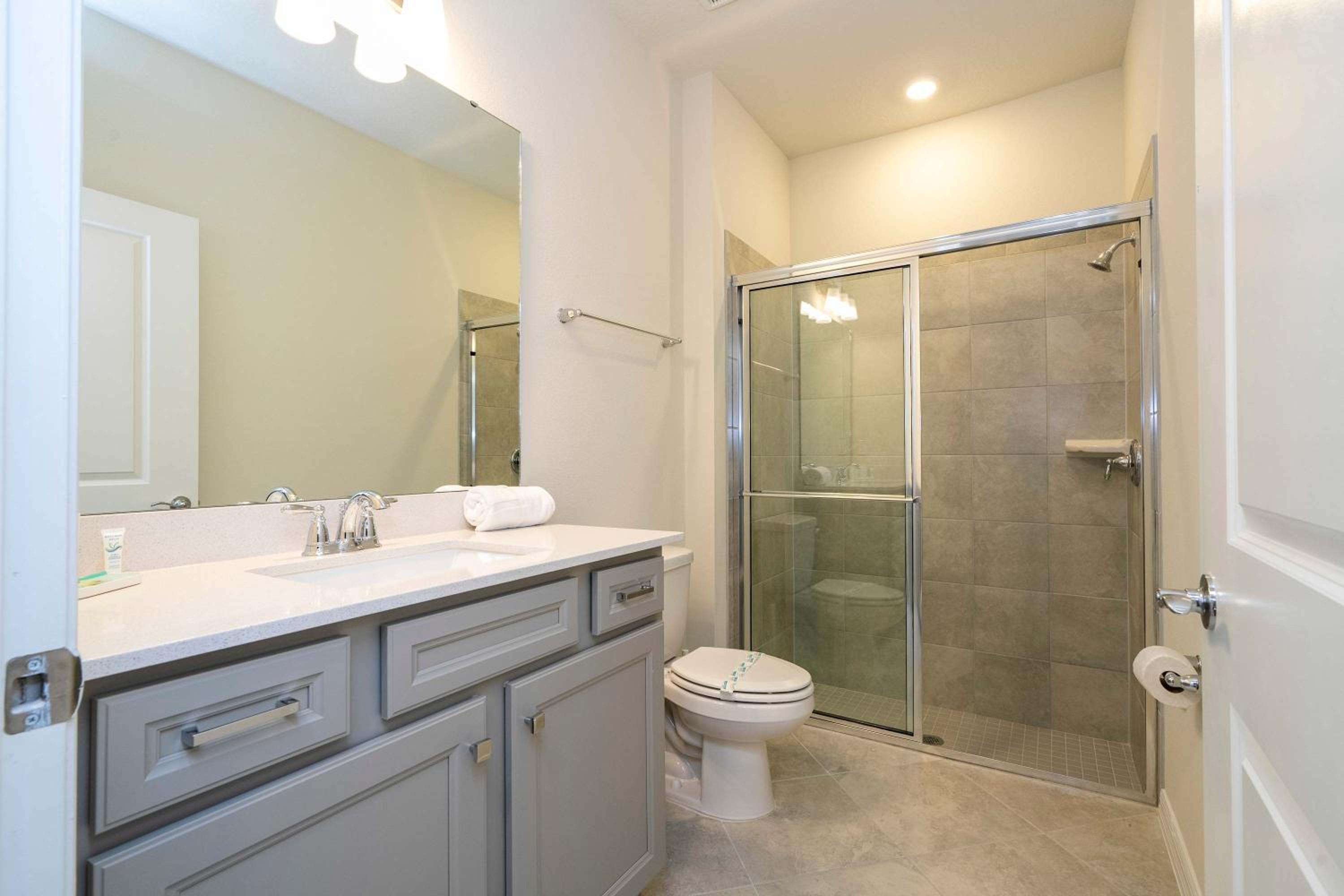 Luxury 5Bd Close to Disney with Pool at Windsor Cay 1285