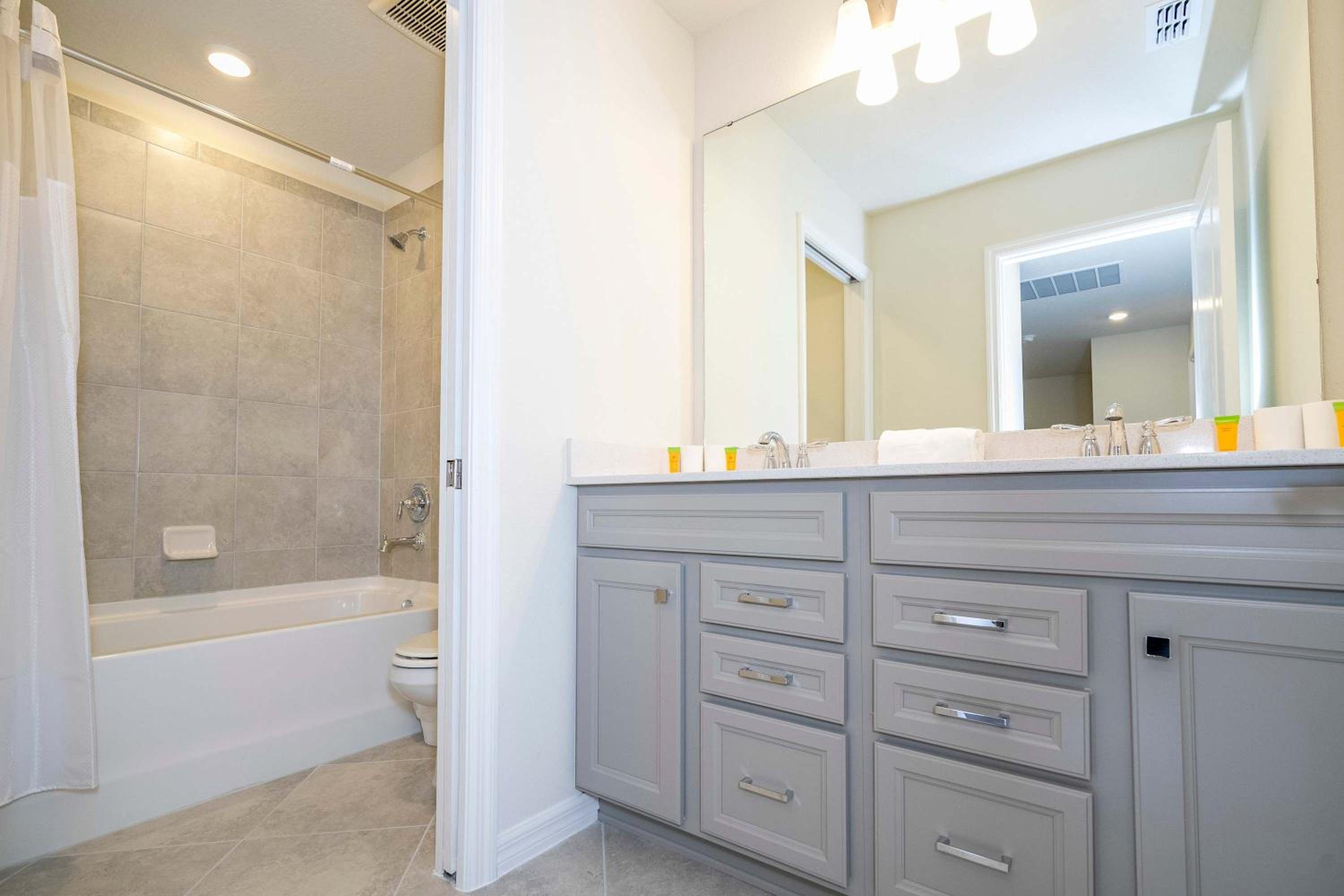 Luxury 5Bd Close to Disney with Pool at Windsor Cay 1285