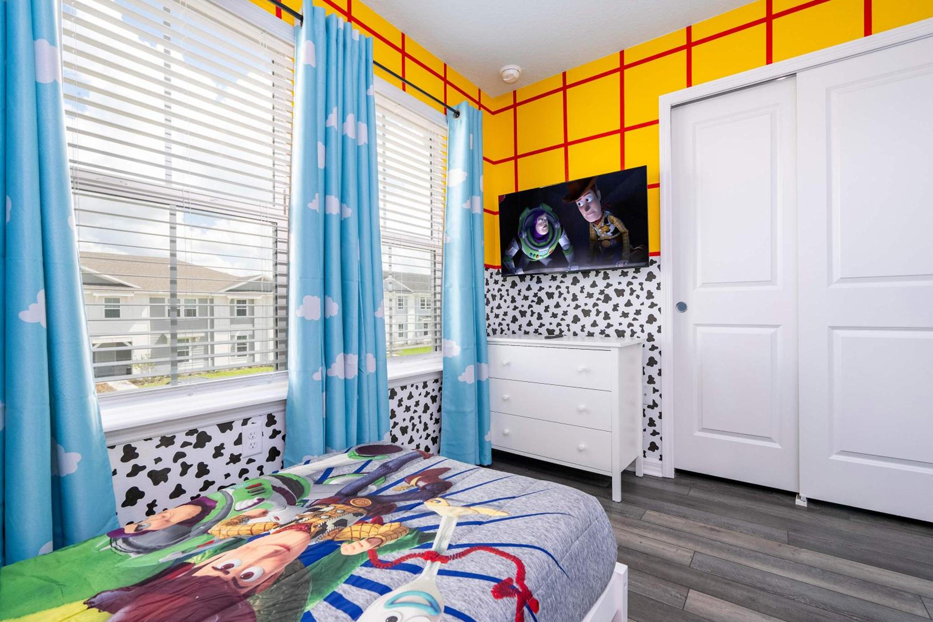 Luxury 5Bd Close to Disney with Pool at Windsor Cay 1285
