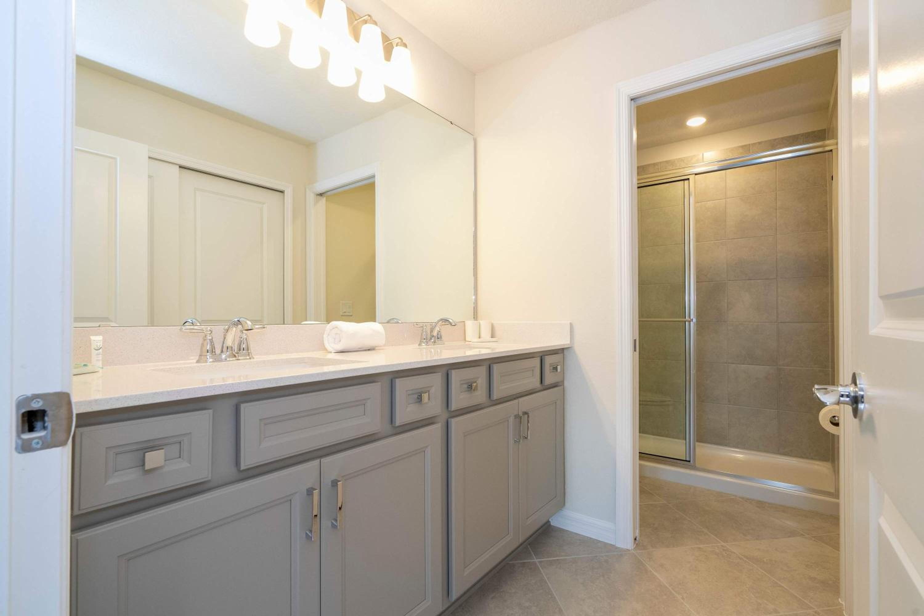Luxury 5Bd Close to Disney with Pool at Windsor Cay 1285