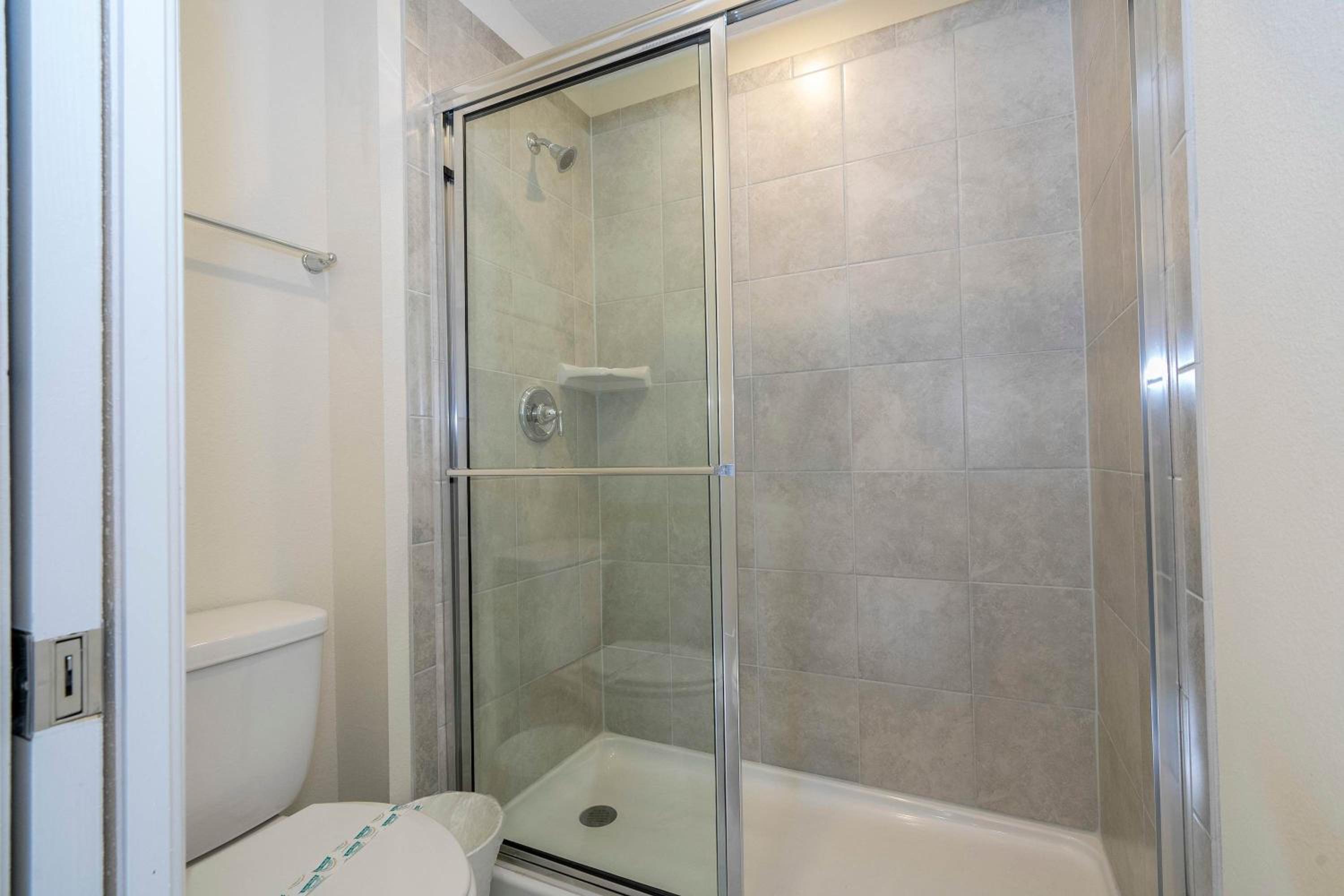 Luxury 5Bd Close to Disney with Pool at Windsor Cay 1285