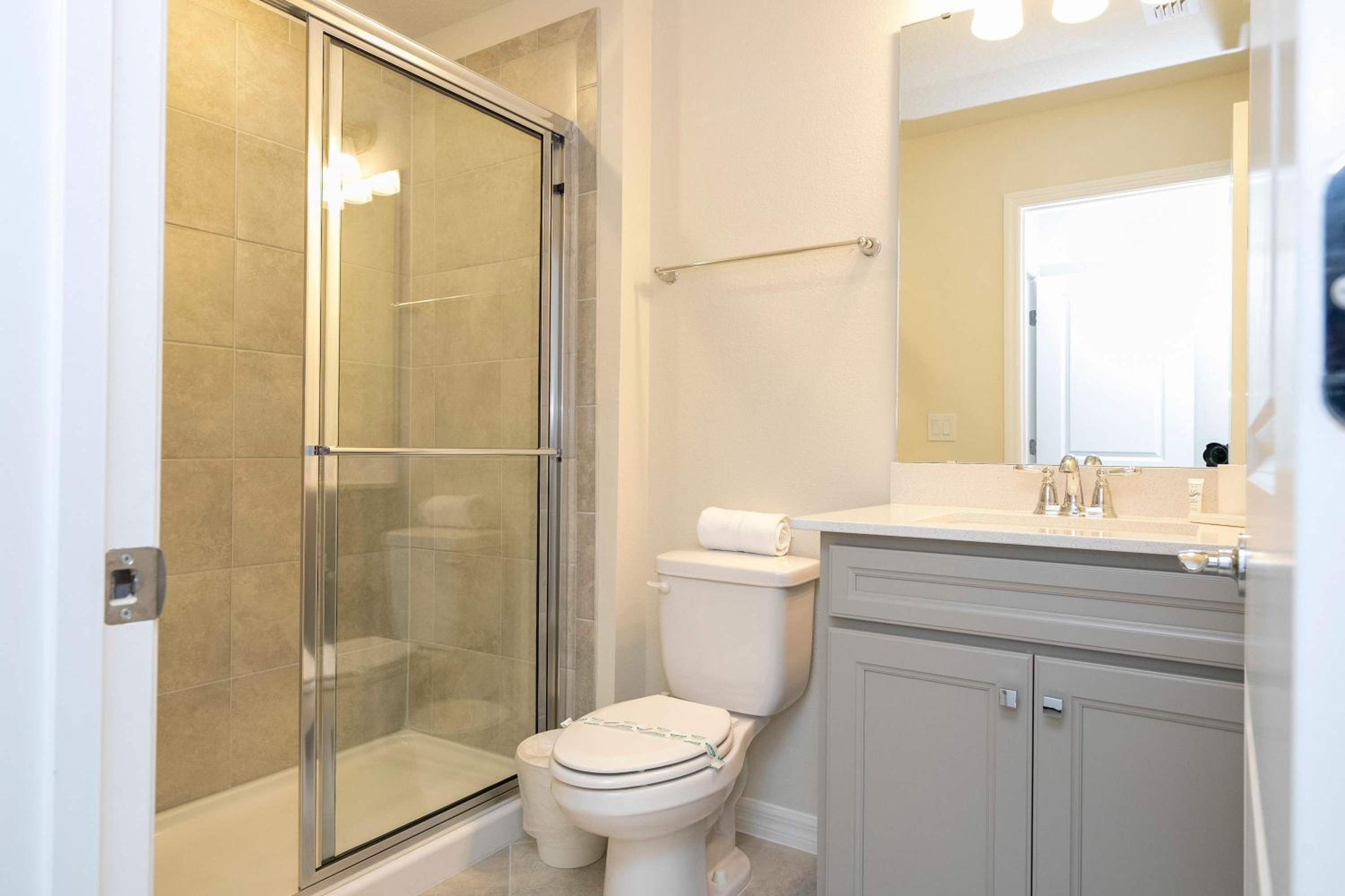 Luxury 5Bd Close to Disney with Pool at Windsor Cay 1285