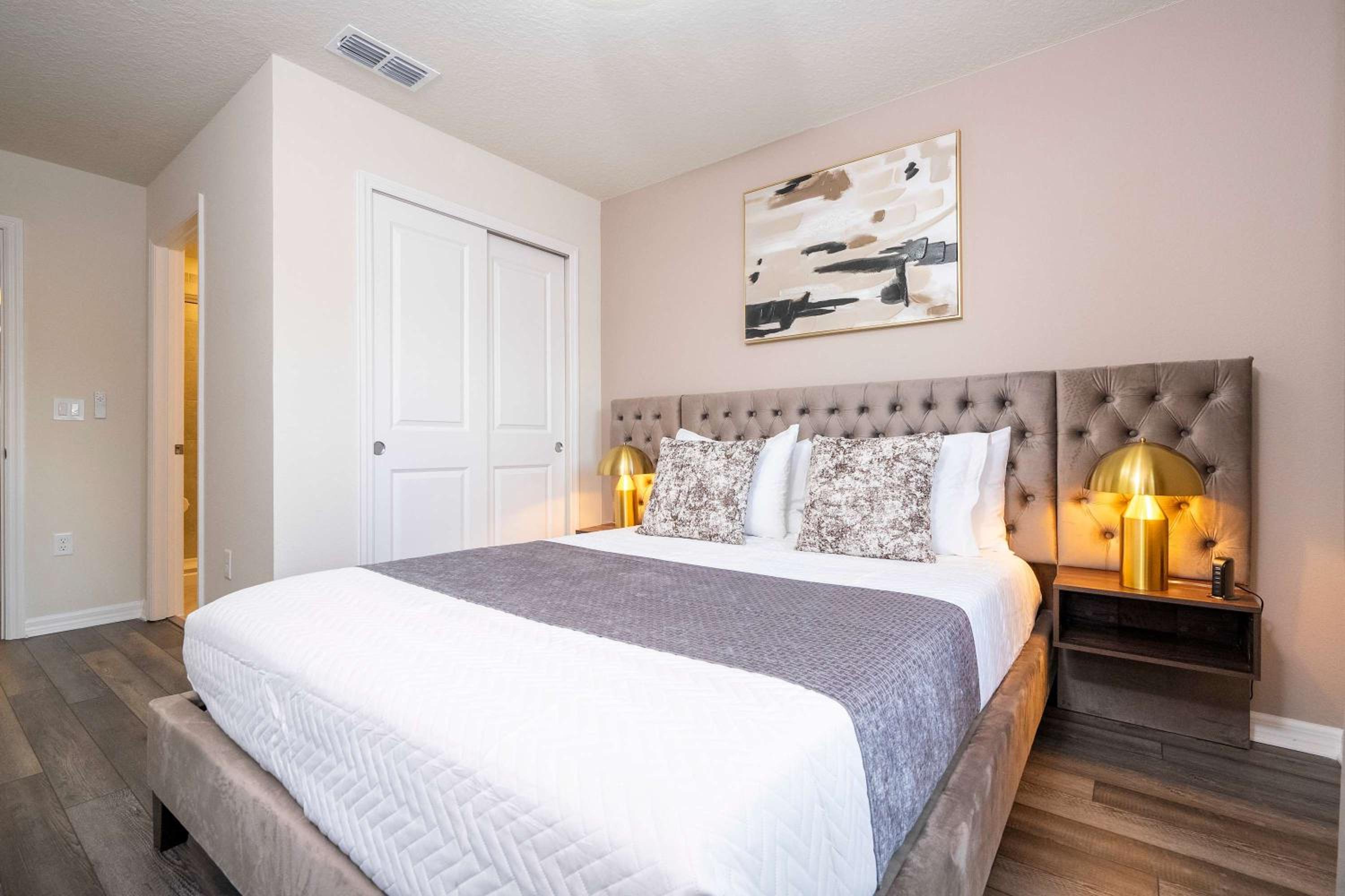 Luxury 5Bd Close to Disney with Pool at Windsor Cay 1285