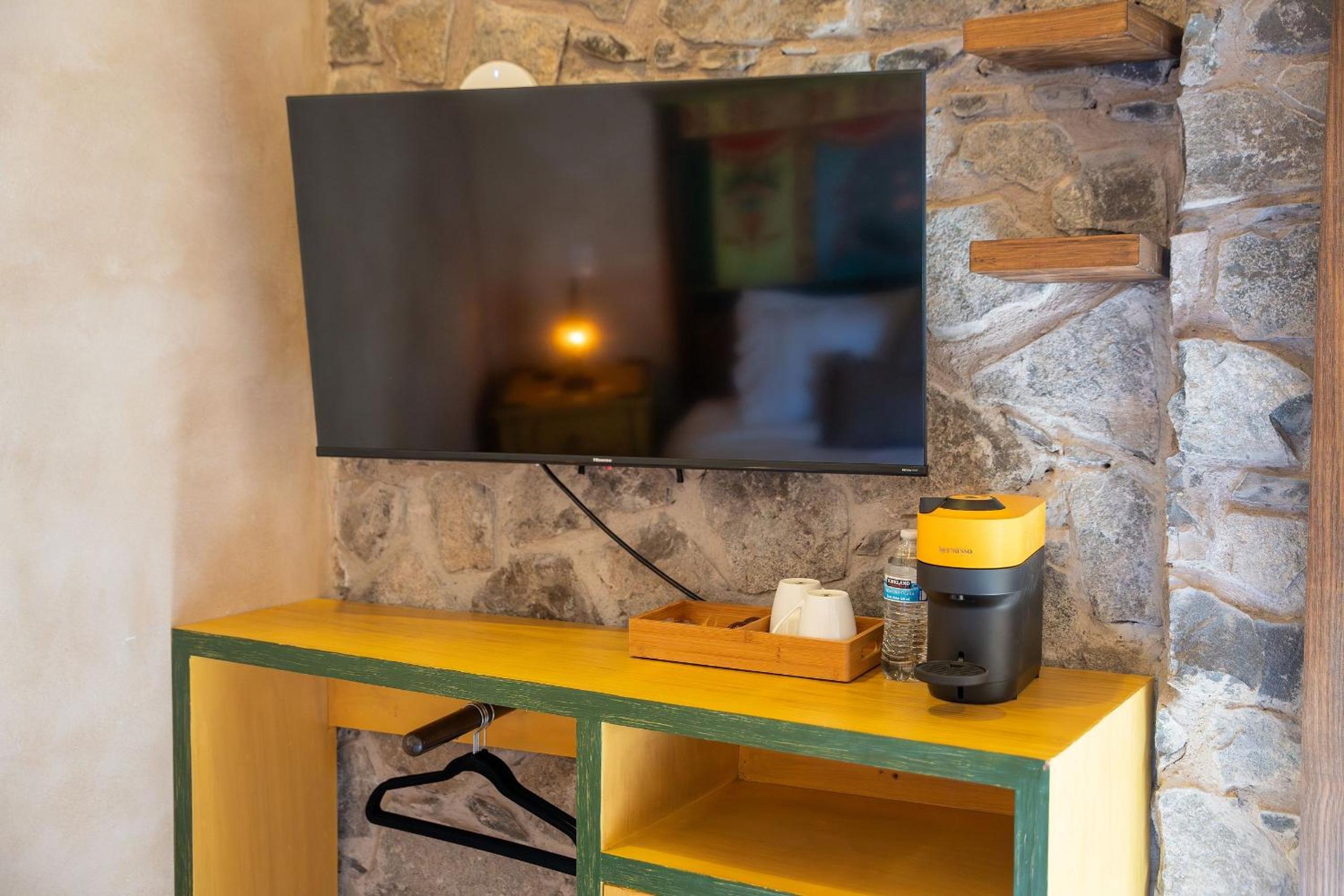 Suite Raffaello: Design and Comfort in ValQuirico view 5