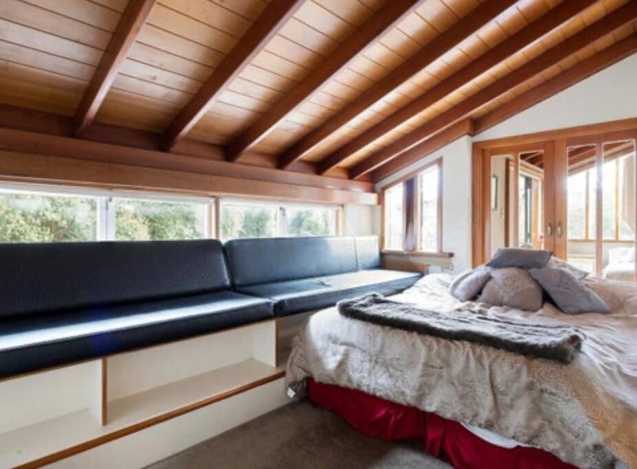 Luxury riverfront accomodation