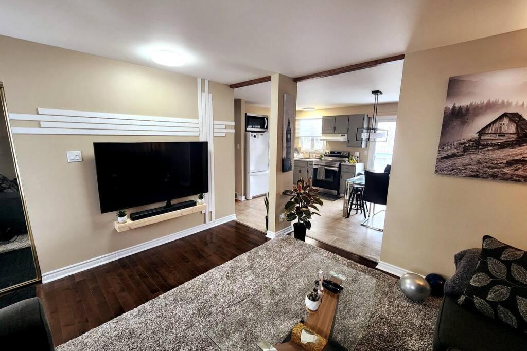 Cozy 3-Bedroom Haven, Private Pool & Parking !