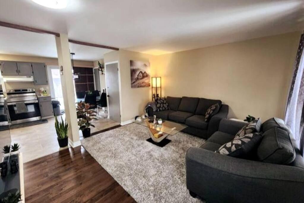 Cozy 3-Bedroom Haven, Private Pool & Parking !