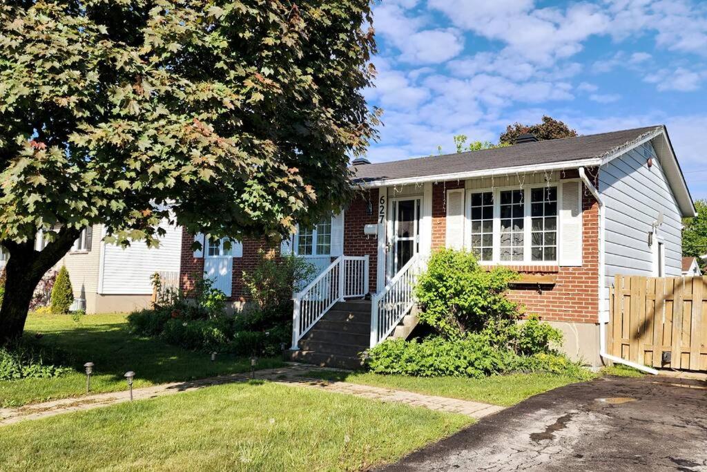 Cozy 3-Bedroom Haven, Private Pool & Parking !