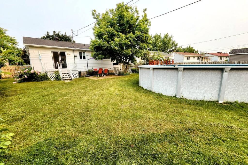 Cozy 3-Bedroom Haven, Private Pool & Parking !