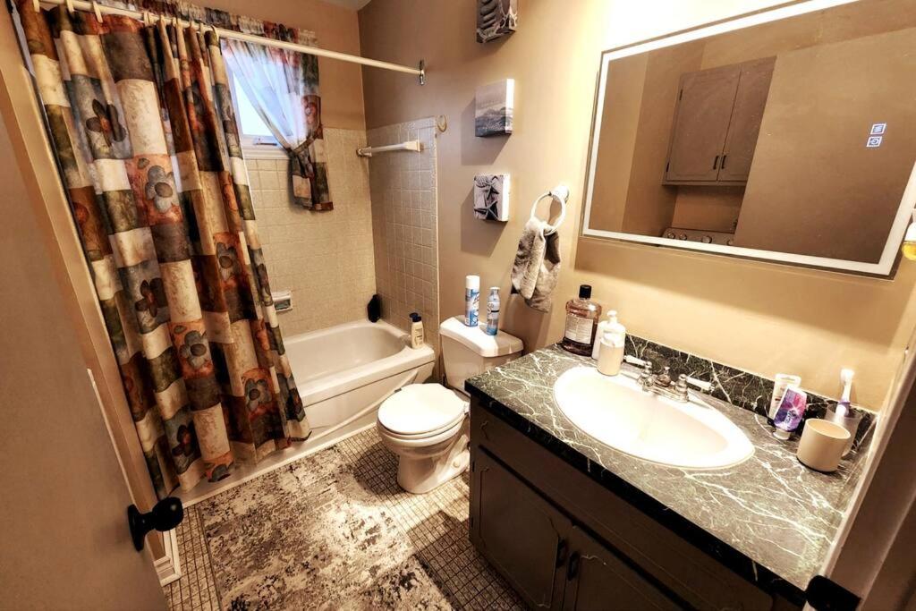 Cozy 3-Bedroom Haven, Private Pool & Parking !