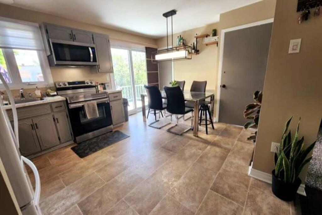 Cozy 3-Bedroom Haven, Private Pool & Parking !
