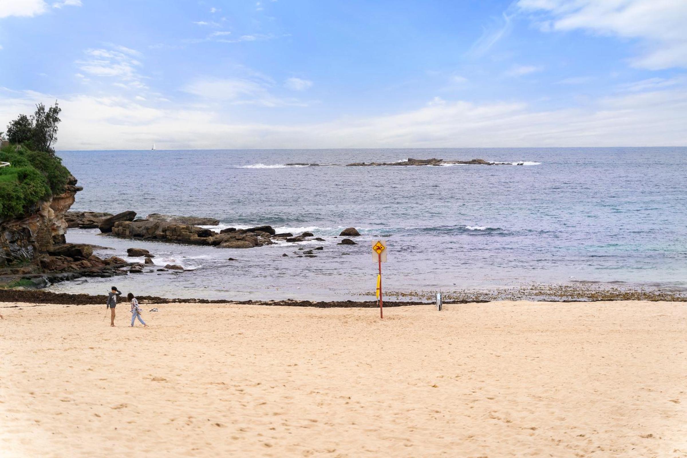 Beachside 1 BDR Apt in Coogee w Beach Rooftop View