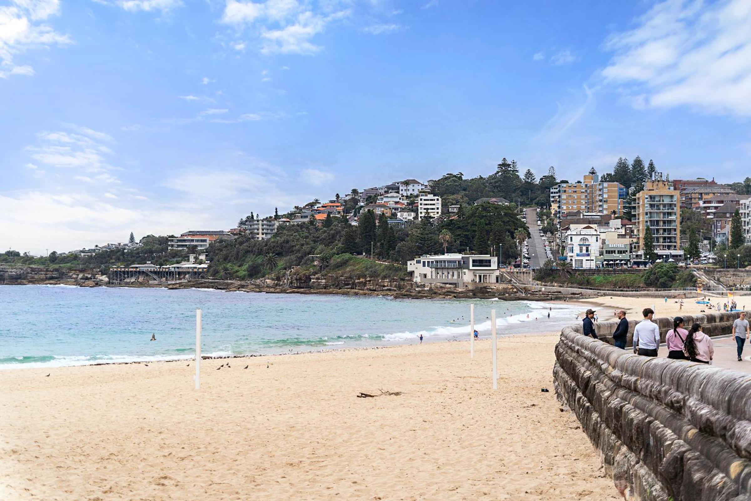 Beachside 1 BDR Apt in Coogee w Beach Rooftop View