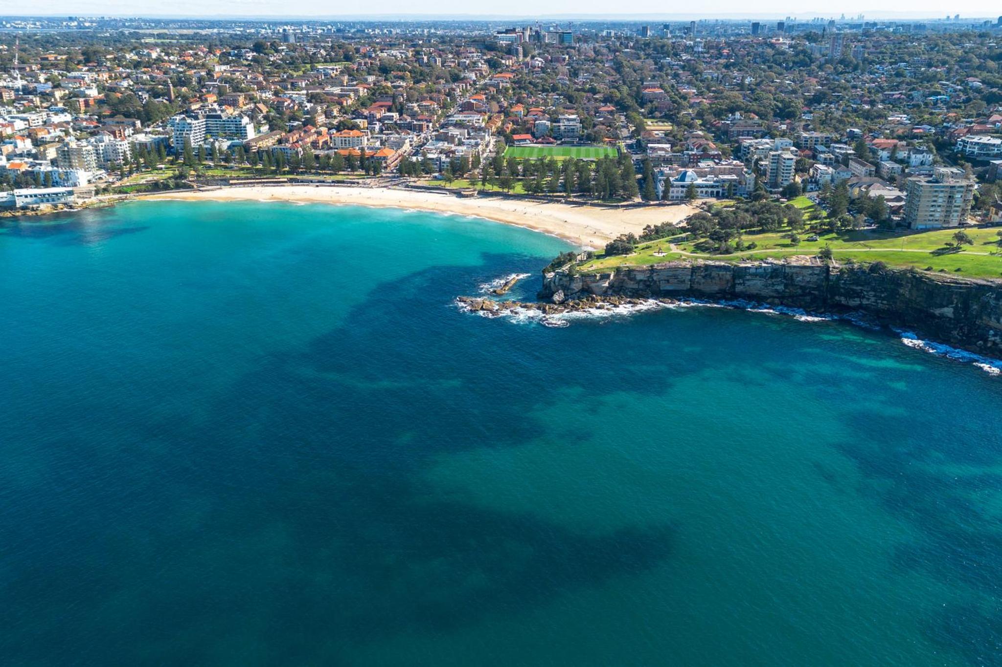 Beachside 1 BDR Apt in Coogee w Beach Rooftop View