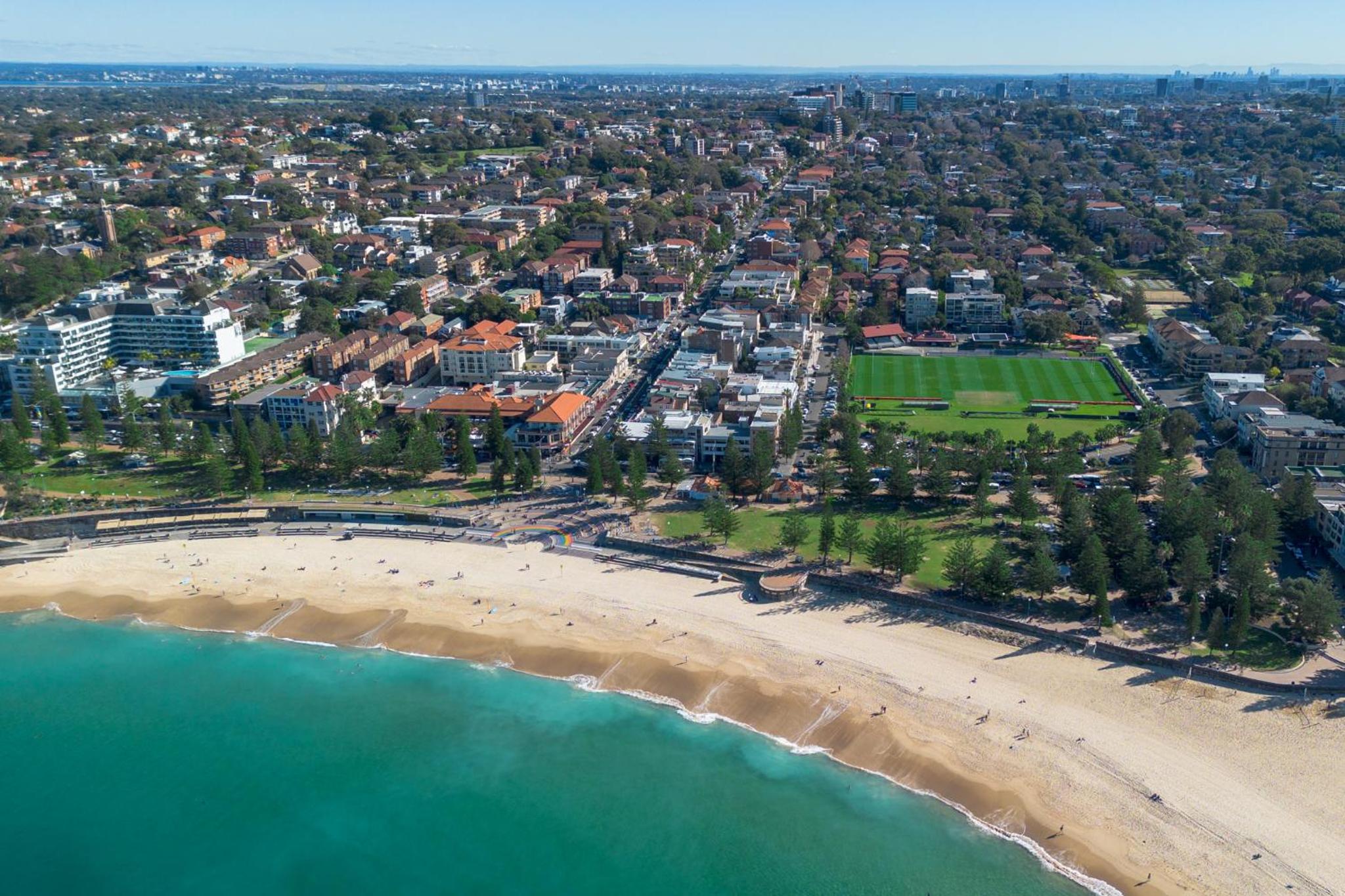 Beachside 1 BDR Apt in Coogee w Beach Rooftop View