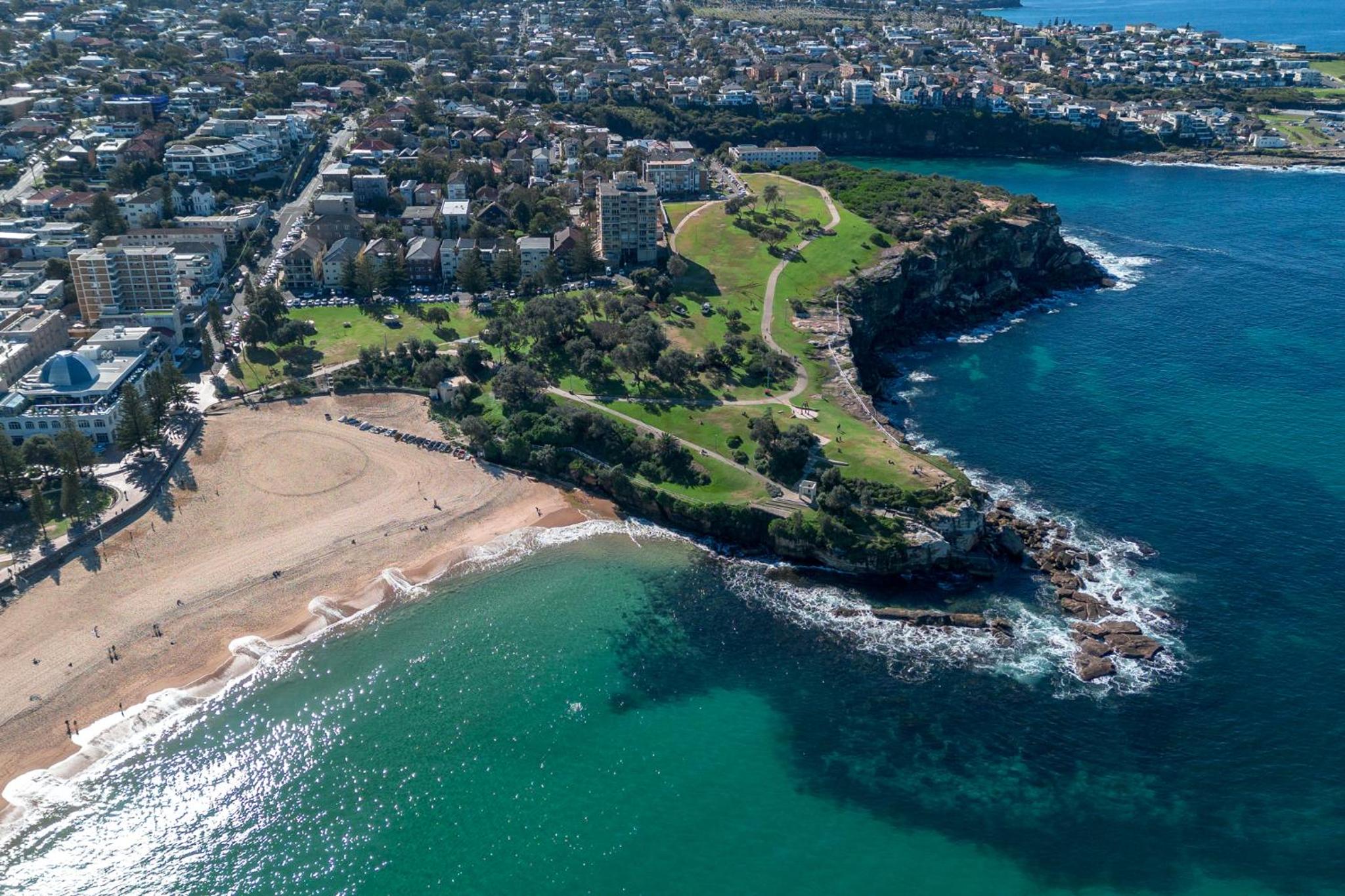 Beachside 1 BDR Apt in Coogee w Beach Rooftop View