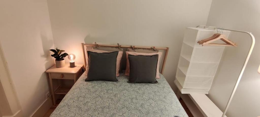 Central Bedroom in Shared House in Chiado - Historic Center of Lisbon view 2
