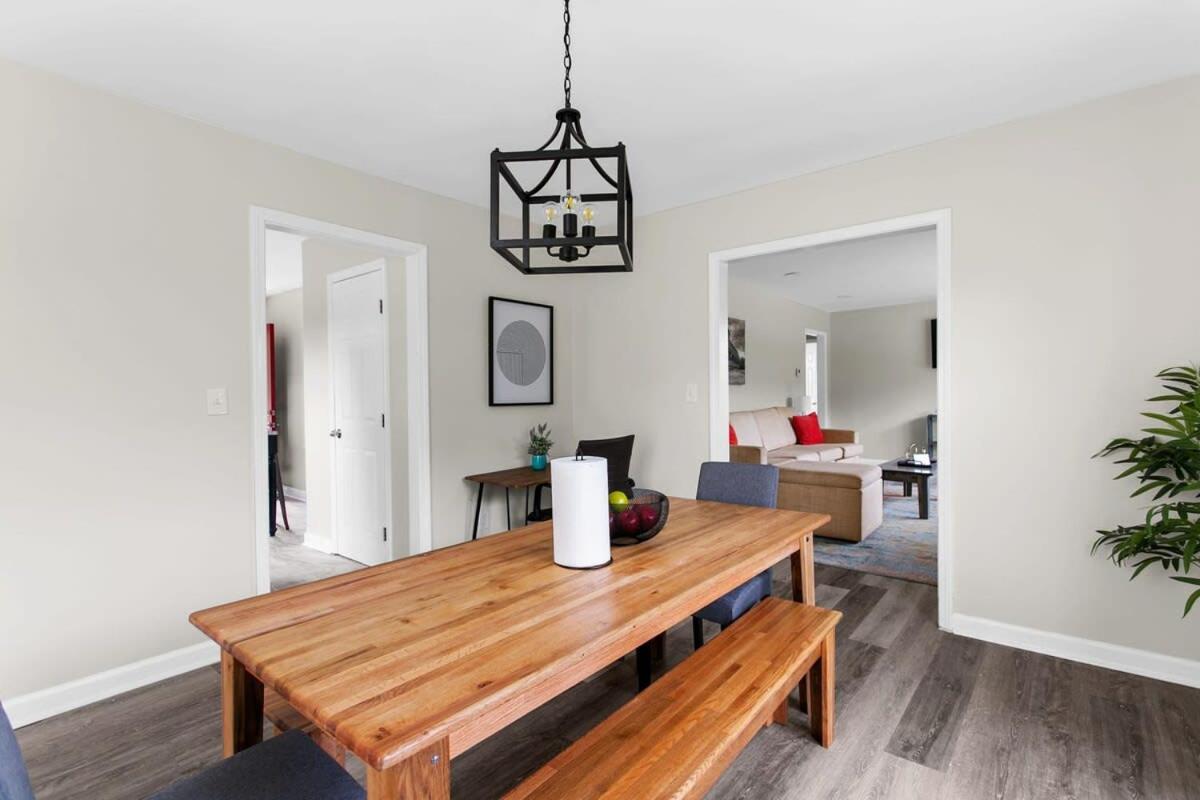 10 Mins to Downtown Modern in Magic City- Unit A