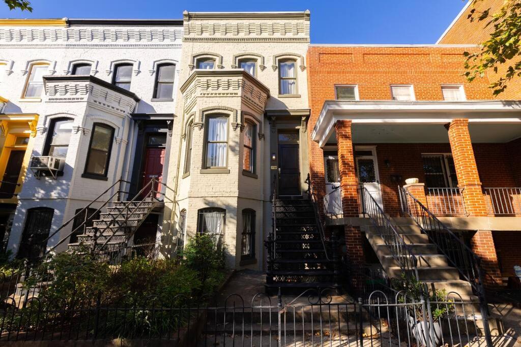 LUX Gorgeous House in DC with Parking view 2
