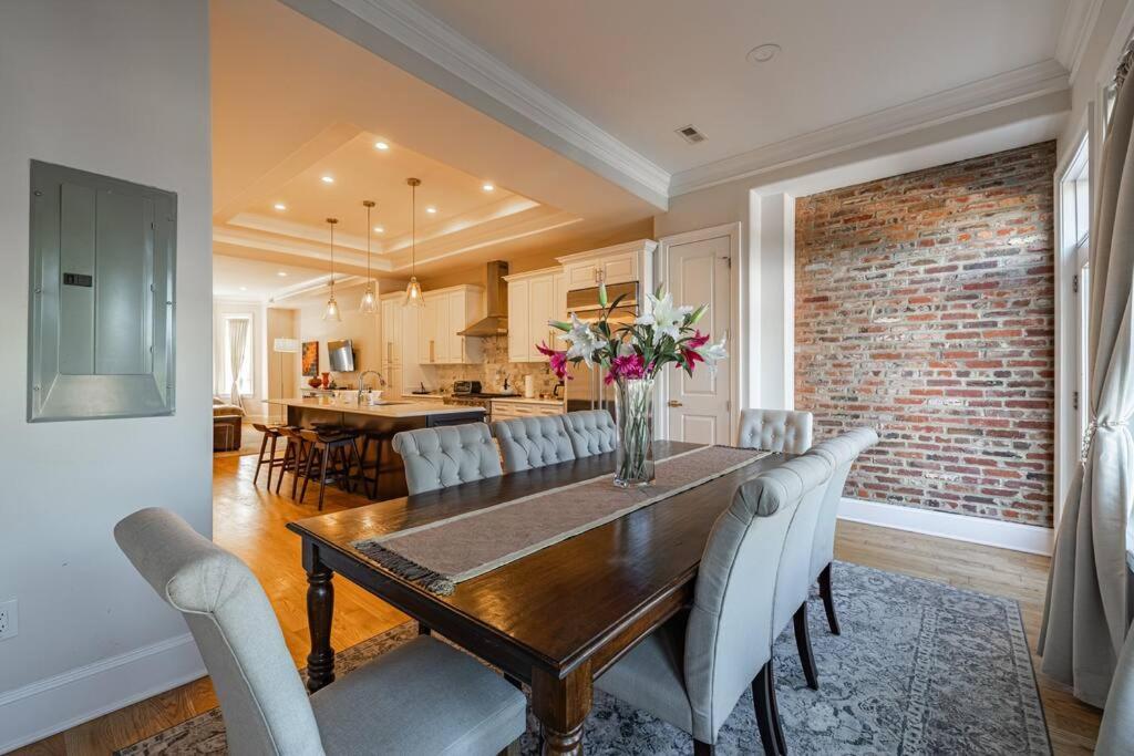 LUX Gorgeous House in DC with Parking view 4