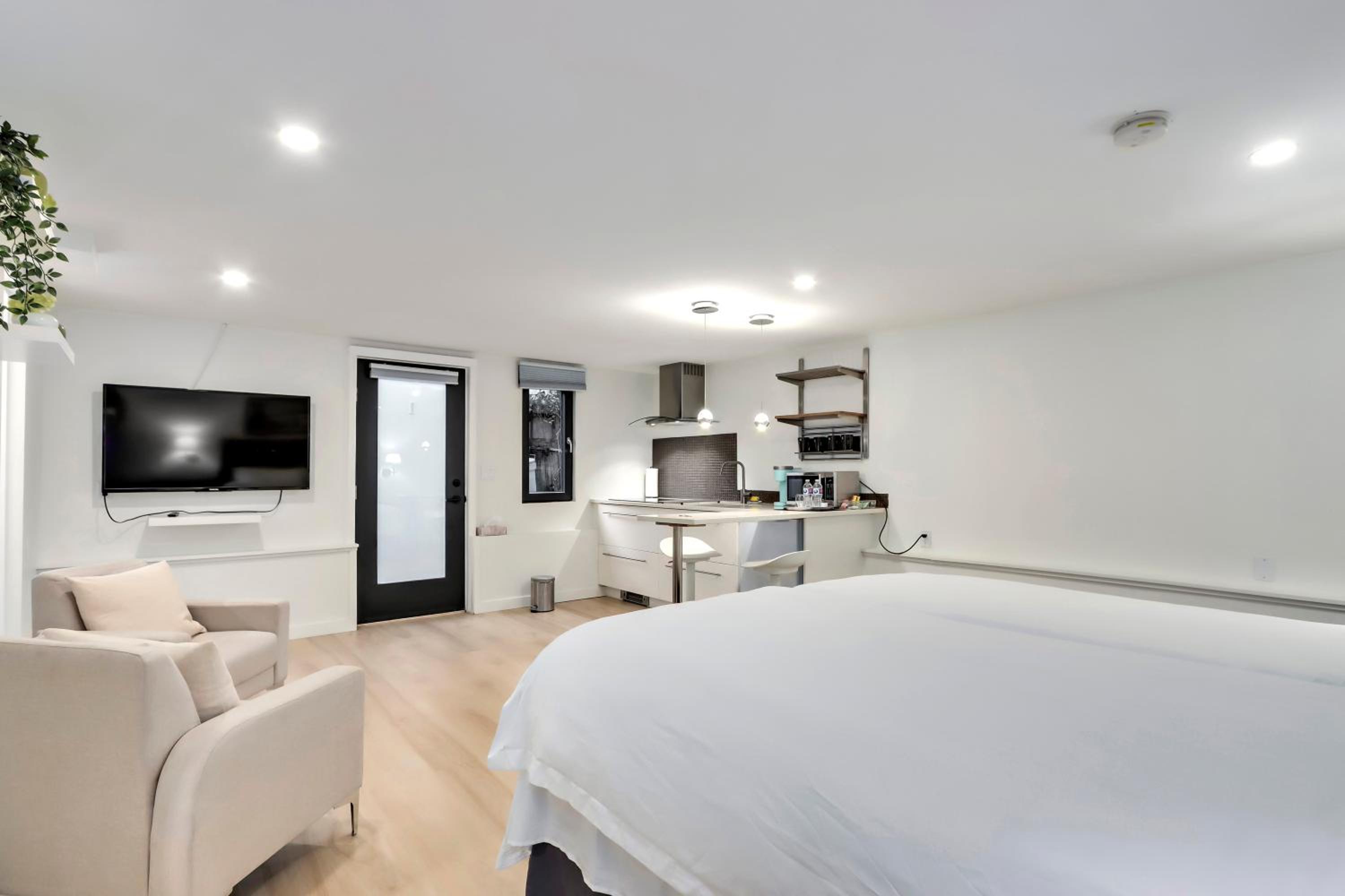 Classic King Size Guest Suite