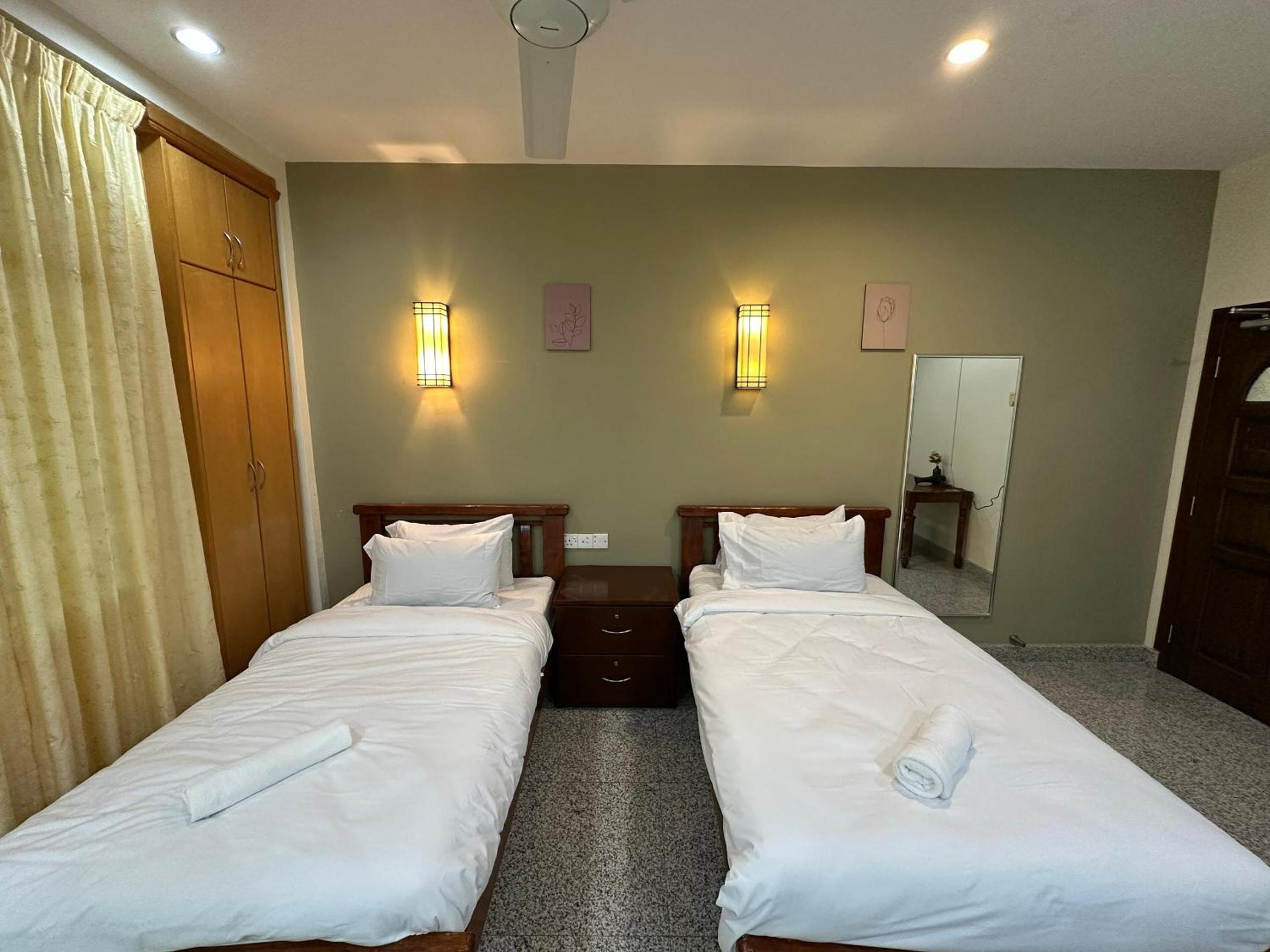 Spacious Air Terjun Semi-D 7BR 21pax photo 6