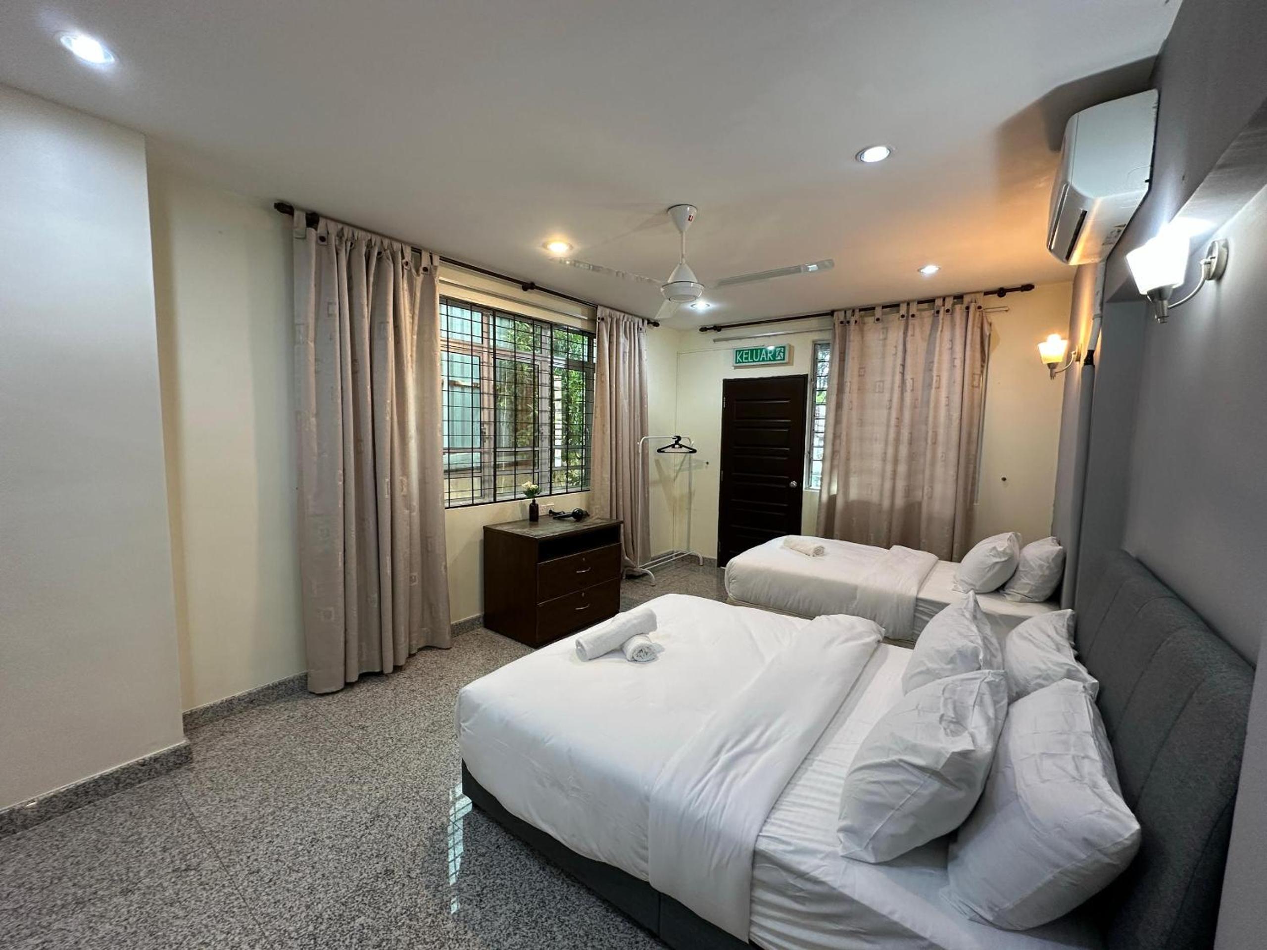 Spacious Air Terjun Semi-D 7BR 21pax photo 3